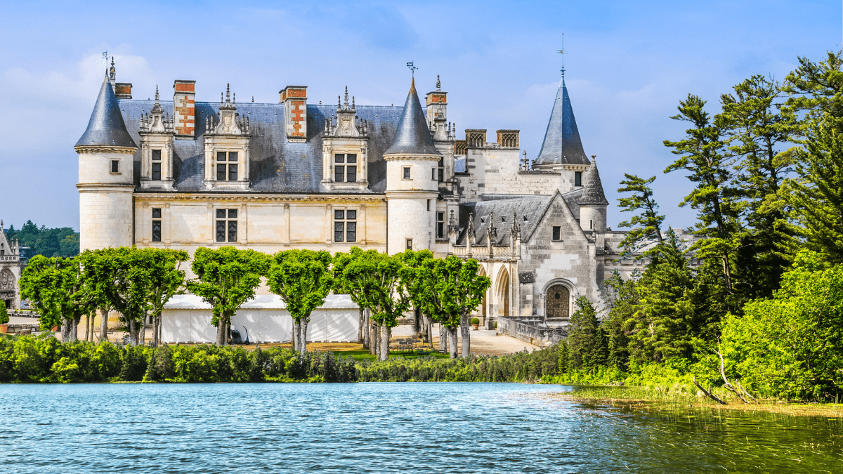 Château Optical Center Nieuil: Histoire, hôtel Château de Nieuil